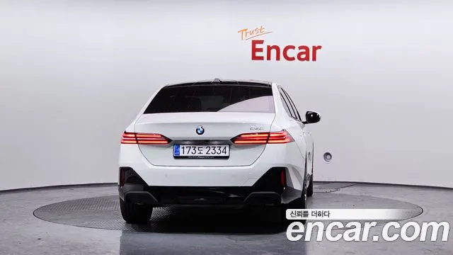 BMW 5-Series — Фото автомобиля 4