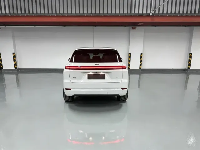 Li Auto L7 — Фото автомобиля 14