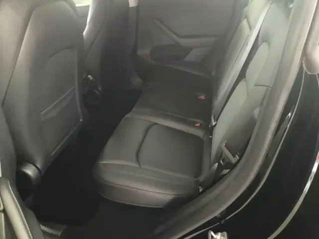 Tesla Model Y — Фото автомобиля 16