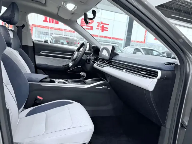 Geely Emgrand — Фото автомобиля 9