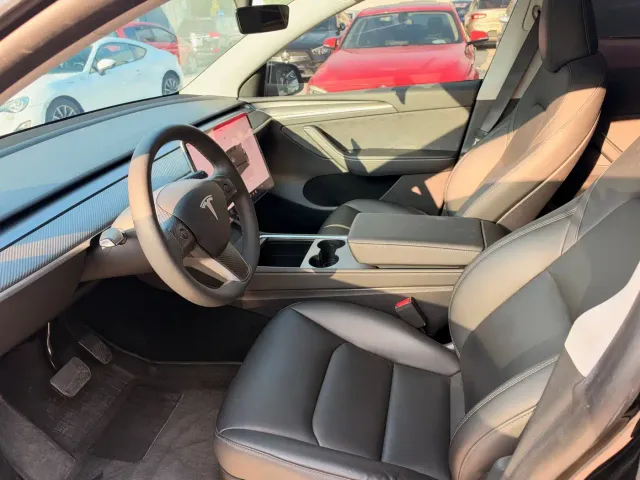 Tesla Model Y — Фото автомобиля 7