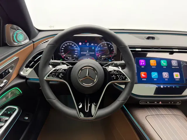 Mercedes-Benz E-Class — Фото автомобиля 12