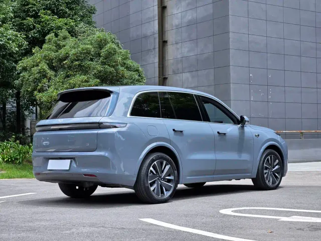 Li Auto L8 — Фото автомобиля 5
