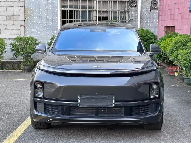 Li Auto L8 — Фото автомобиля 2