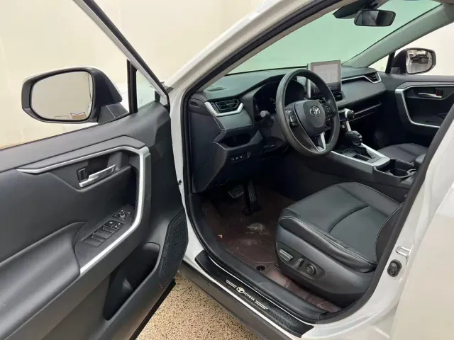 Toyota RAV4 — Фото автомобиля 19