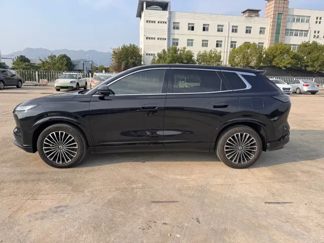 Dongfeng Aeolus Dongfeng Aeolus L8 2025 Plug-in Hybrid — Фото автомобиля 21