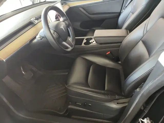 Tesla Model Y — Фото автомобиля 14