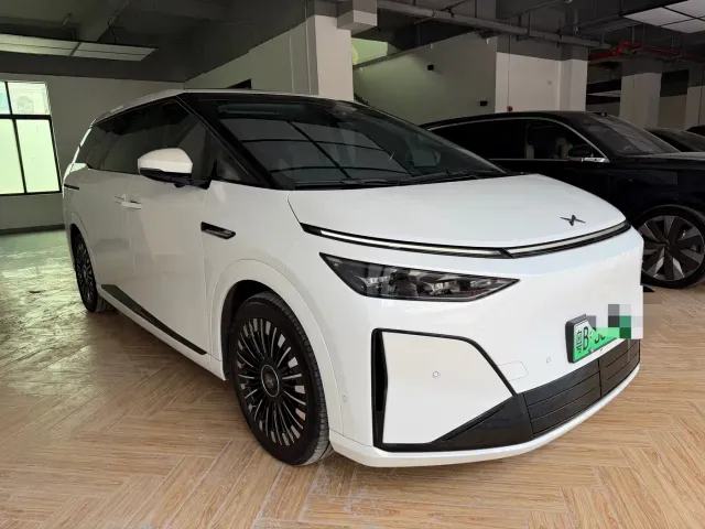 Xpeng X9 — Фото автомобиля 3