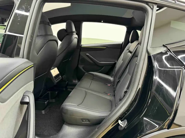 Tesla Model Y — Фото автомобиля 11