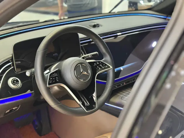 Mercedes-Benz E-Class — Фото автомобиля 5