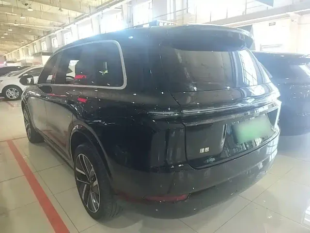 Li Auto L9 — Фото автомобиля 4
