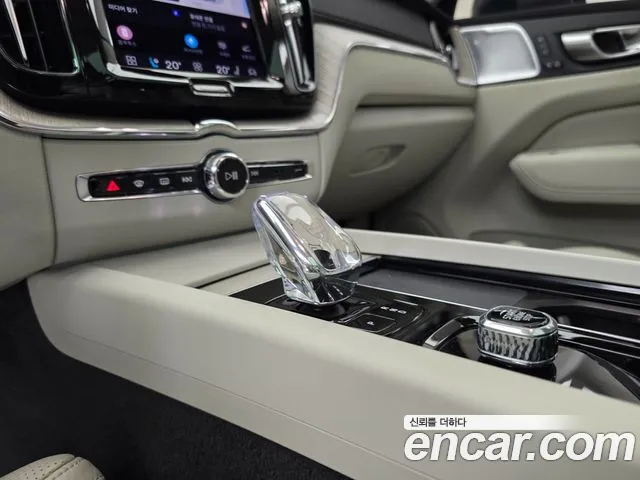 Volvo XC60 Generation 2 — Фото автомобиля 9