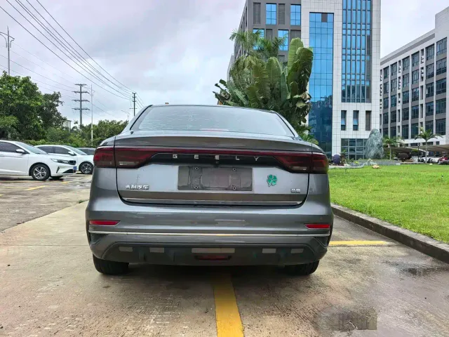 Geely Emgrand — Фото автомобиля 11