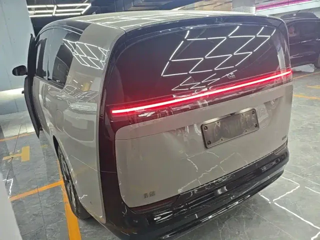 Li Auto MEGA — Фото автомобиля 4