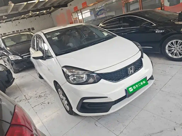 Honda Fit — Фото автомобиля 3