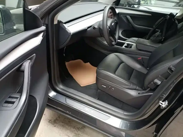 Tesla Model Y — Фото автомобиля 15