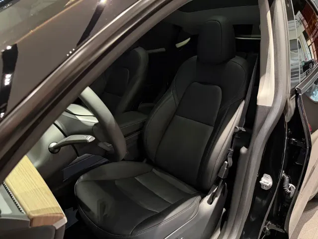 Tesla Model Y — Фото автомобиля 8