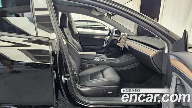 Tesla Model 3 — Фото автомобиля 16