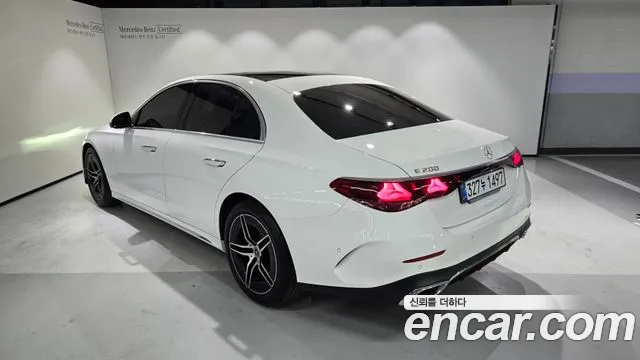 Mercedes-Benz E-Class — Фото автомобиля 3