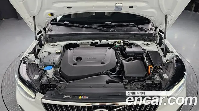 Volvo XC40 — Фото автомобиля 9