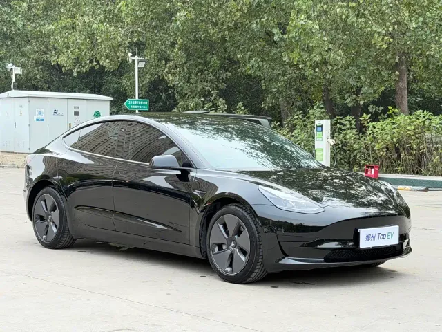 Tesla Model 3 — Фото автомобиля 3