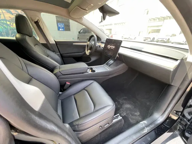 Tesla Model Y — Фото автомобиля 8