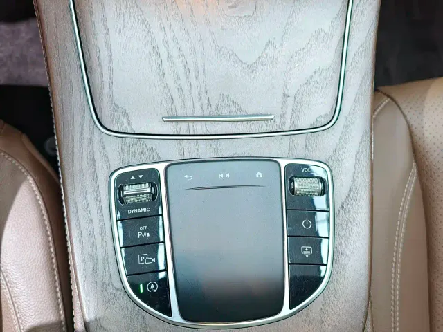 Mercedes-Benz E-Class — Фото автомобиля 26