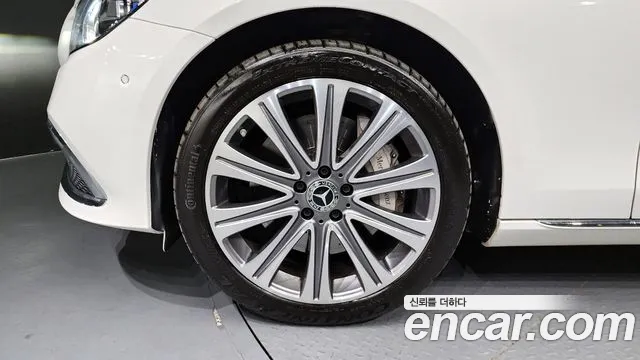 Mercedes-Benz E-Class — Фото автомобиля 5