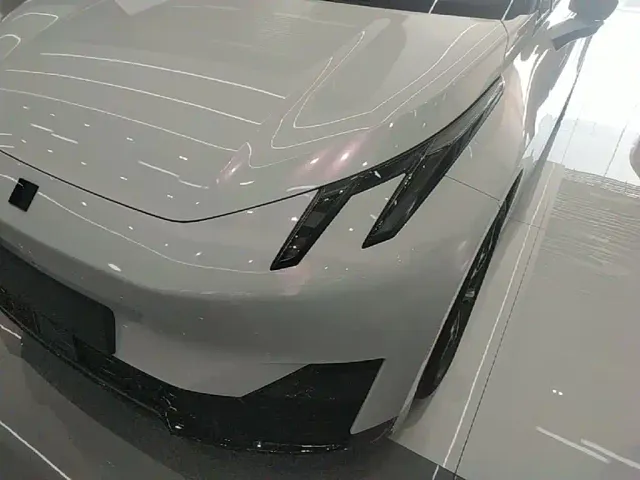 Lynk & Co Z20 — Фото автомобиля 23