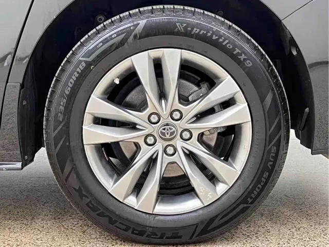 Toyota Sienna — Фото автомобиля 4