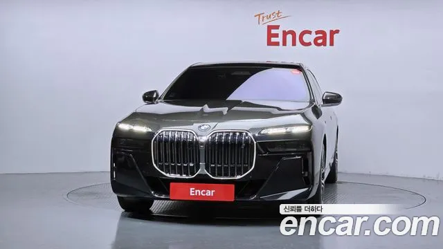 BMW i7 — Фото автомобиля 3