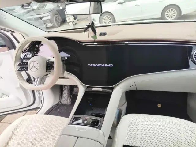 Mercedes-Benz EQE SUV — Фото автомобиля 11
