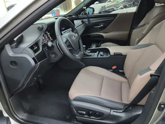 Lexus ES — Фото автомобиля 14