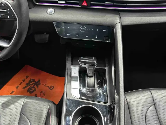 Hyundai Elantra — Фото автомобиля 12