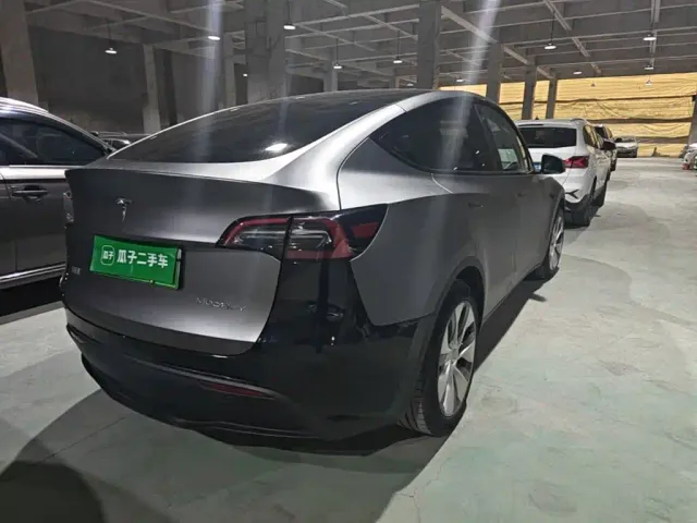 Tesla Model Y — Фото автомобиля 7