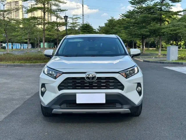 Toyota RAV4 — Фото автомобиля 2