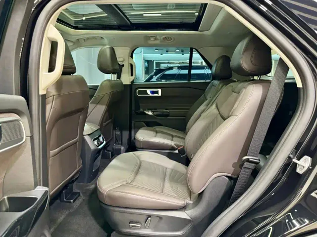 Ford Explorer — Фото автомобиля 20