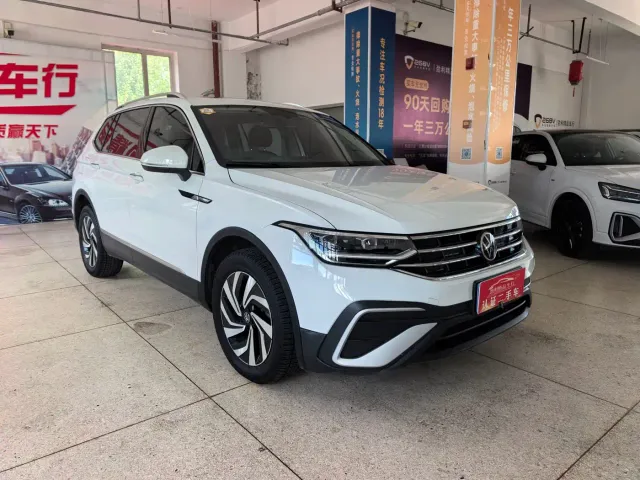 Volkswagen Tiguan L — Фото автомобиля 3