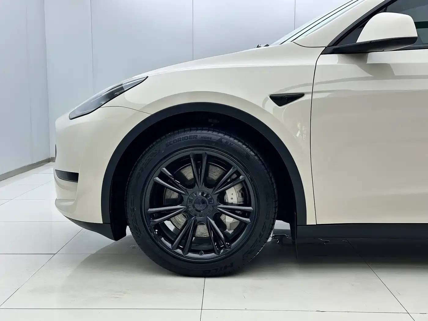 Tesla Model Y 2022 Facelift Rear-Wheel Drive Version — Фото автомобиля 8