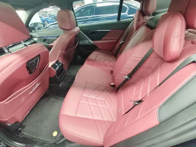 BMW 5 Series — Фото автомобиля 10