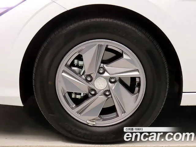 Hyundai AVANTE Новый Avante (CN7) — Фото автомобиля 19