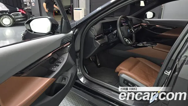BMW i5 G60 — Фото автомобиля 10