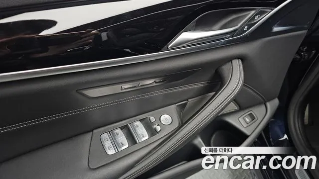 BMW 5-Series — Фото автомобиля 26