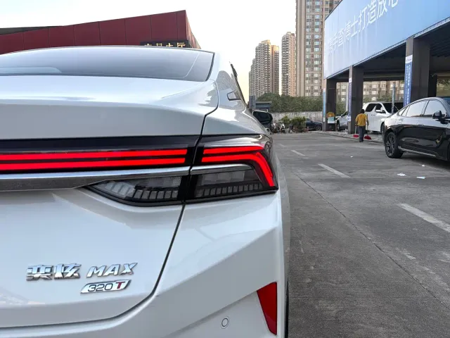 Dongfeng Yixuan MAX — Фото автомобиля 13