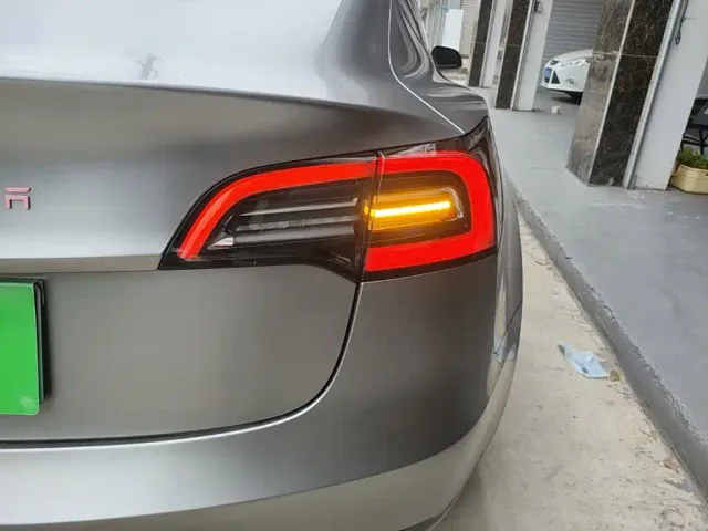 Tesla Model 3 — Фото автомобиля 7