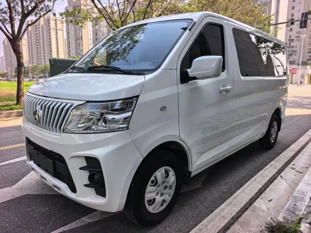 Фотография автомобиля — Changan Ruixing EM60