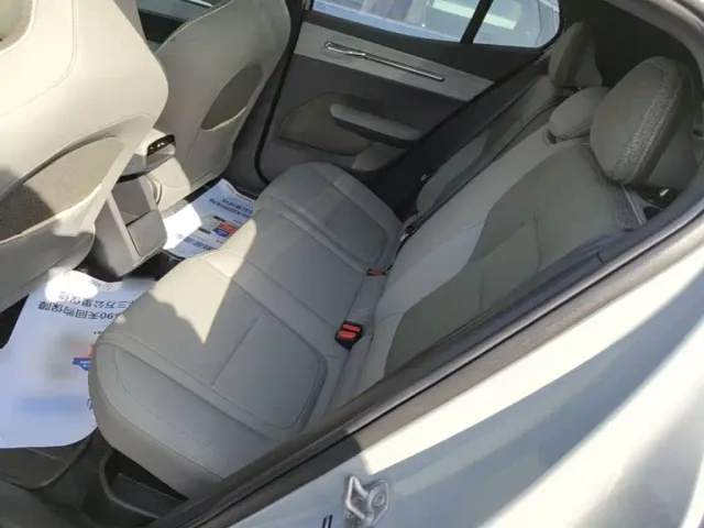 Volvo EX30 — Фото автомобиля 16