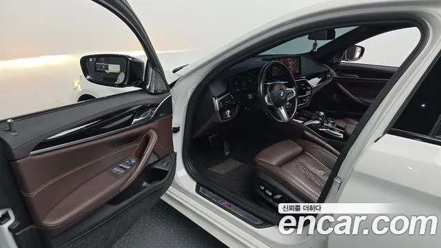 BMW 5 Series G30 — Фото автомобиля 9