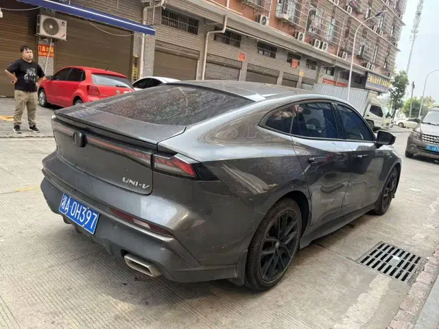 Changan UNI-V — Фото автомобиля 3