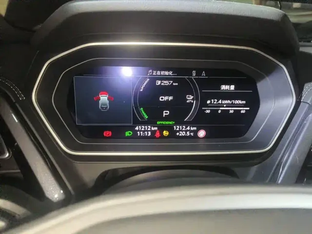 Audi Q4 e-tron — Фото автомобиля 4
